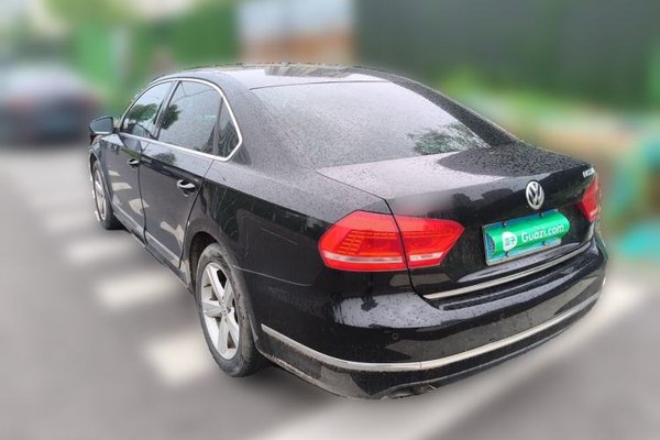 Volkswagen Passat 2014, 129800 км, за 8715 USD