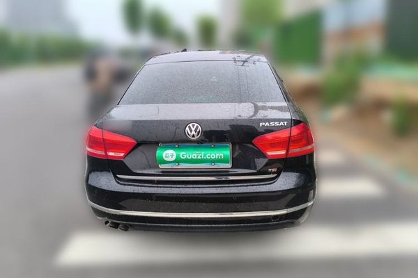 Volkswagen Passat 2014, 129800 км, за 8715 USD