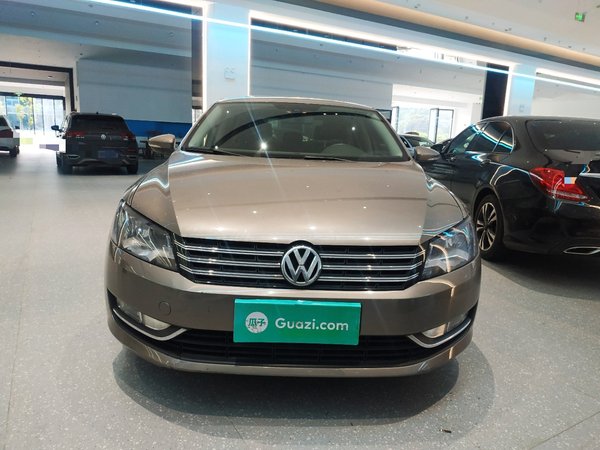 Volkswagen Passat 2014, 106200 км, за 7756 USD