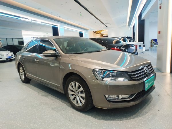 Volkswagen Passat 2014, 106200 км, за 7756 USD
