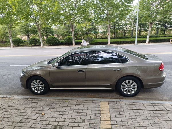Volkswagen Passat 2015, 151600 км, за 7088 USD