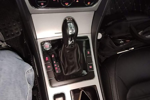 Volkswagen Passat 2015, 85600 км, за 7237 USD - фото 16