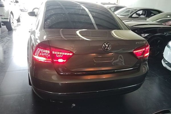 Volkswagen Passat 2015, 85600 км, за 7237 USD