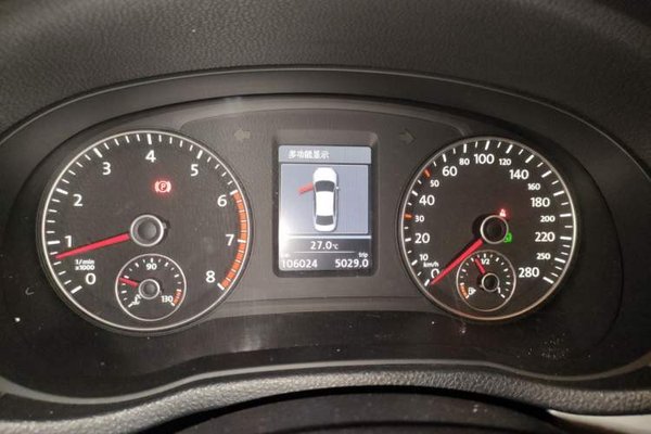 Volkswagen Passat 2015, 106000 км, за 6107 USD - фото 12