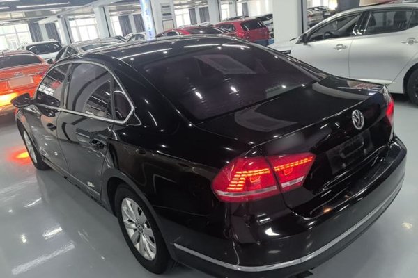 Volkswagen Passat 2015, 146500 км, за 7199 USD