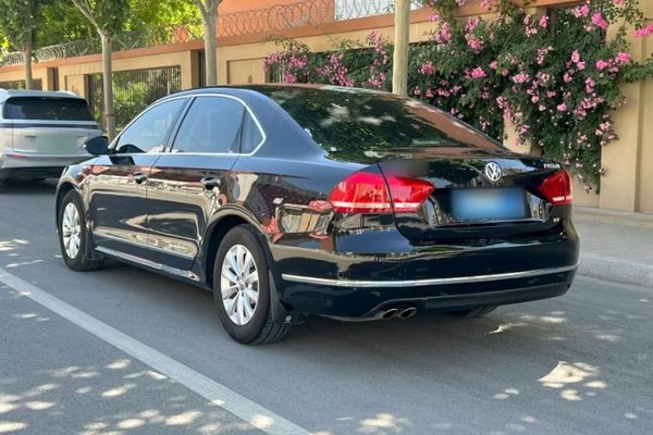 Volkswagen Passat 2015, 78900 км, за 8571 USD