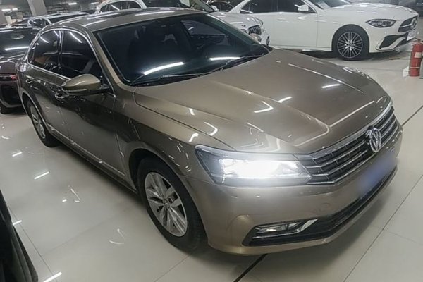 Volkswagen Passat 2016, 140800 км, за 8835 USD