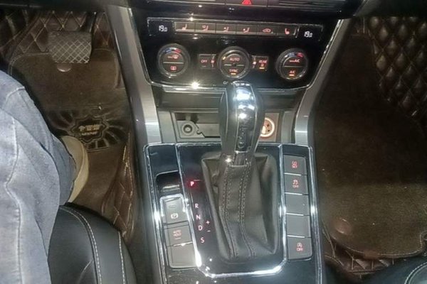 Volkswagen Passat 2016, 140800 км, за 8835 USD - фото 17
