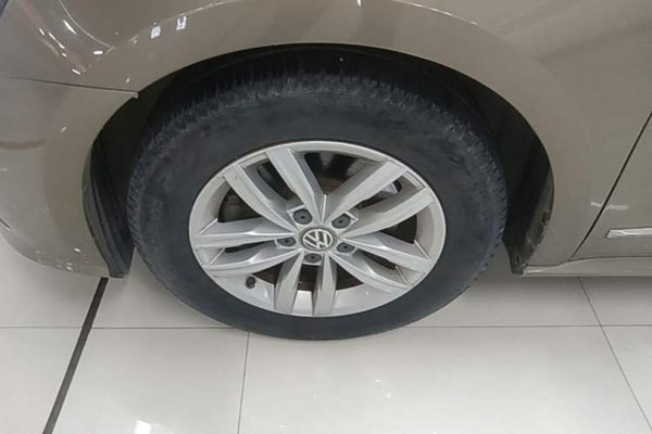 Volkswagen Passat 2016, 140800 км, за 8835 USD - фото 8