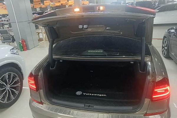 Volkswagen Passat 2016, 140800 км, за 8835 USD - фото 22