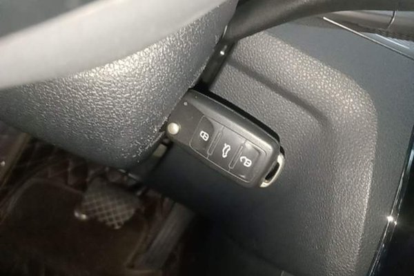 Volkswagen Passat 2016, 140800 км, за 8835 USD - фото 12