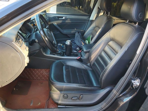 Volkswagen Passat 2016, 136800 км, за 6042 USD