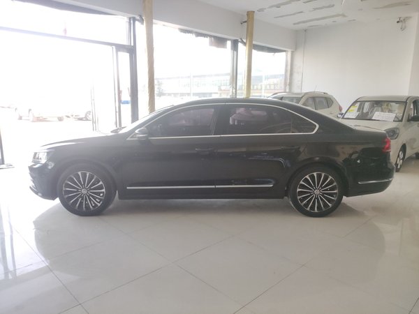 Volkswagen Passat 2016, 104000 км, за 11305 USD
