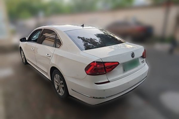 Volkswagen Passat 2016, 160400 км, за 6122 USD
