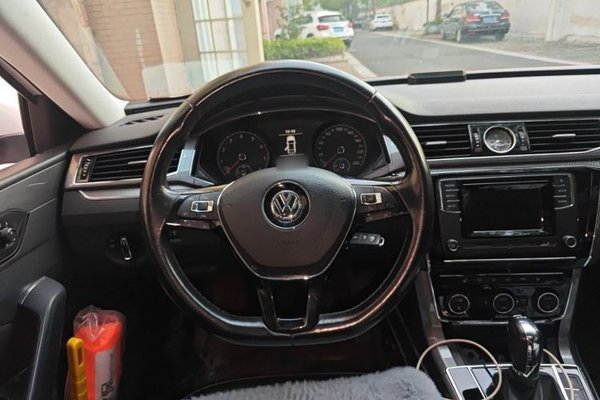 Volkswagen Passat 2016, 160400 км, за 6122 USD - фото 10