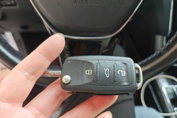 Volkswagen Passat 2016, 160400 км, за 6122 USD - фото 20