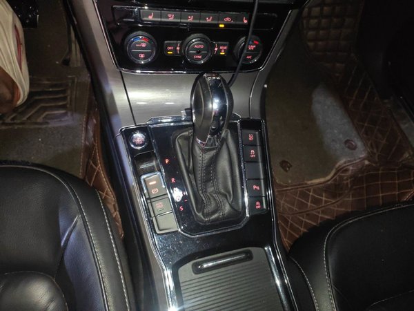 Volkswagen Passat 2017, 130100 км, за 8078 USD - фото 15