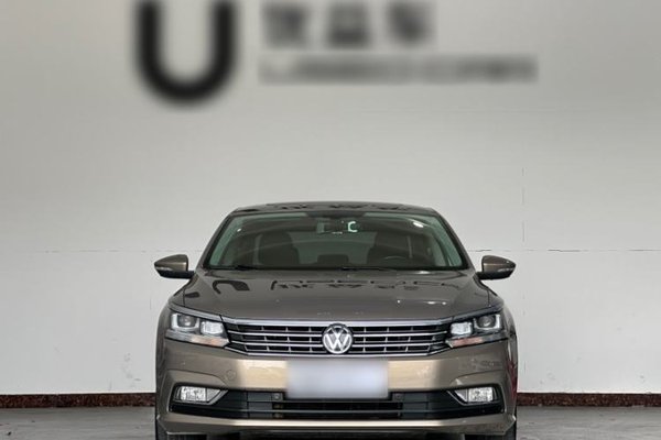 Volkswagen Passat 2017, 85000 км, за 11883 USD