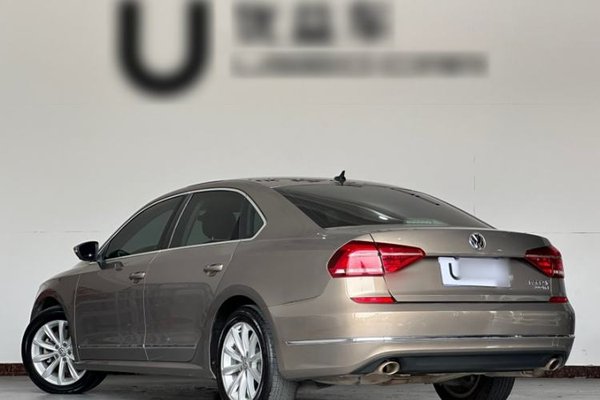 Volkswagen Passat 2017, 85000 км, за 11883 USD
