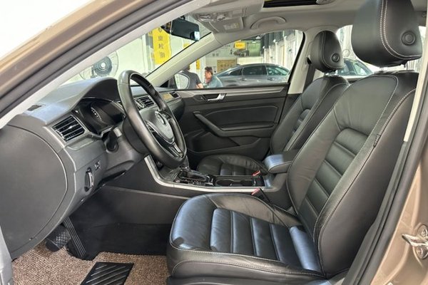 Volkswagen Passat 2017, 85000 км, за 11883 USD - фото 9