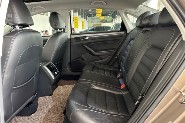Volkswagen Passat 2017, 85000 км, за 11883 USD - фото 10