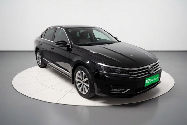 Volkswagen Passat 2017, 135900 км, за 9838 USD