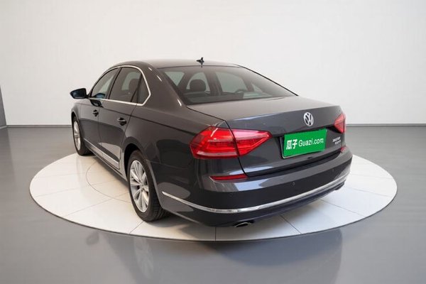 Volkswagen Passat 2017, 135900 км, за 9838 USD