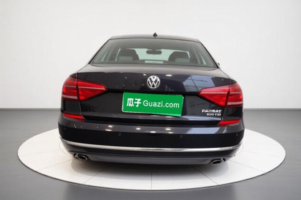 Volkswagen Passat 2017, 135900 км, за 9838 USD