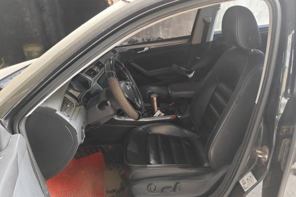 Volkswagen Passat 2017, 135900 км, за 9838 USD - фото 14