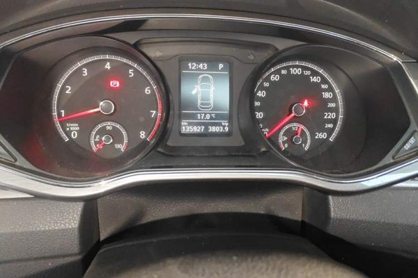 Volkswagen Passat 2017, 135900 км, за 9838 USD - фото 11