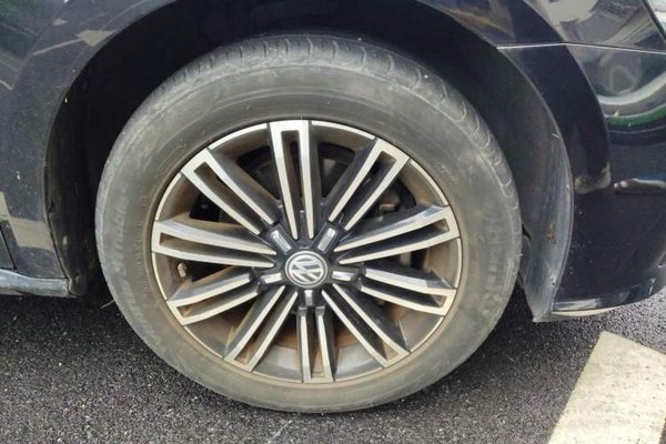 Volkswagen Passat 2017, 32100 км, за 12614 USD