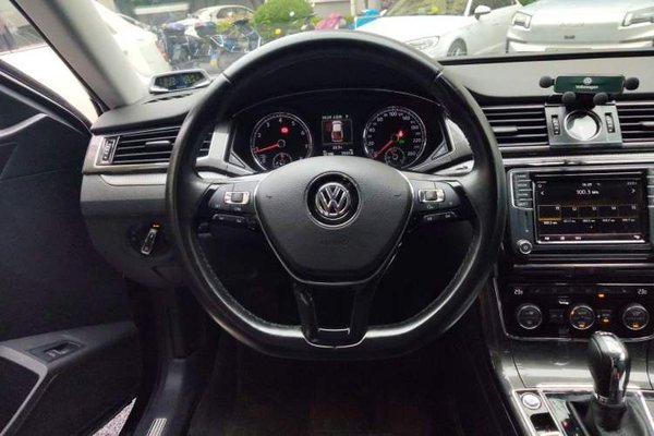 Volkswagen Passat 2017, 32100 км, за 12614 USD - фото 8