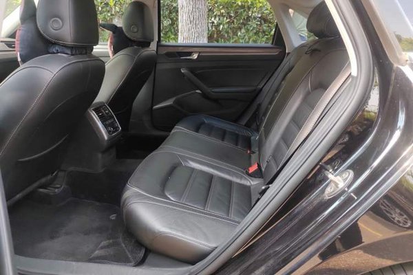 Volkswagen Passat 2017, 70000 км, за 8748 USD - фото 18