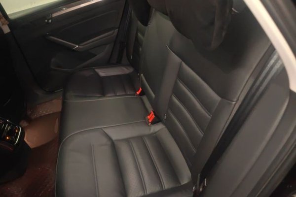 Volkswagen Passat 2017, 78700 км, за 10855 USD - фото 14