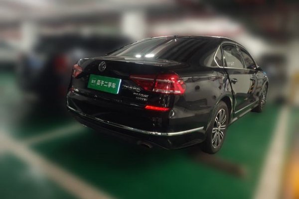 Volkswagen Passat 2017, 78700 км, за 10855 USD