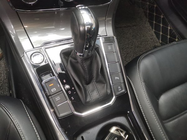 Volkswagen Passat 2017, 95200 км, за 10963 USD - фото 13