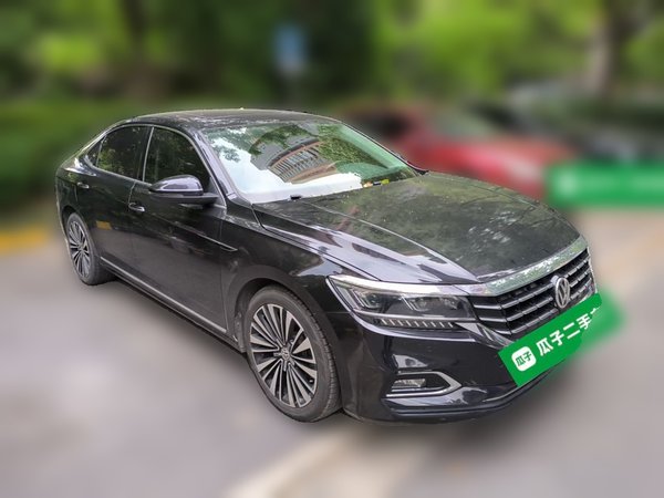 Volkswagen Passat 2019, 132100 км, за 10881 USD