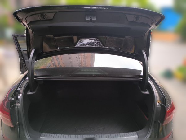 Volkswagen Passat 2019, 132100 км, за 10881 USD