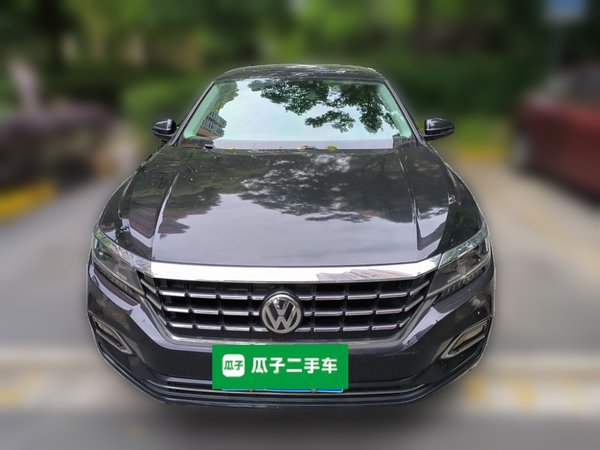 Volkswagen Passat 2019, 132100 км, за 10881 USD