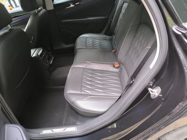 Volkswagen Passat 2019, 132100 км, за 10881 USD - фото 19