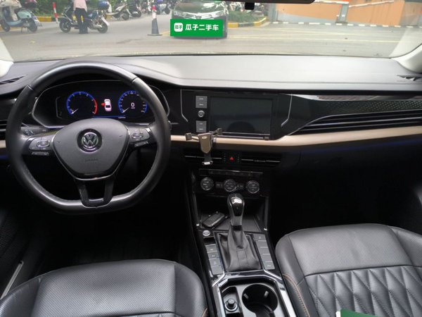 Volkswagen Passat 2019, 132100 км, за 10881 USD - фото 11