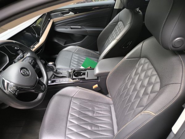 Volkswagen Passat 2019, 132100 км, за 10881 USD - фото 17