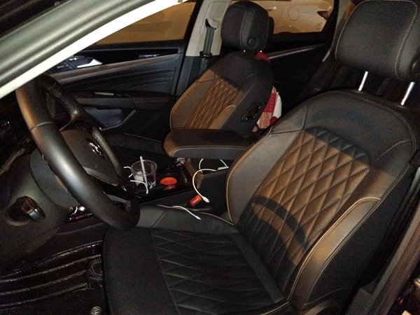 Volkswagen Passat 2019, 60700 км, за 13529 USD - фото 16
