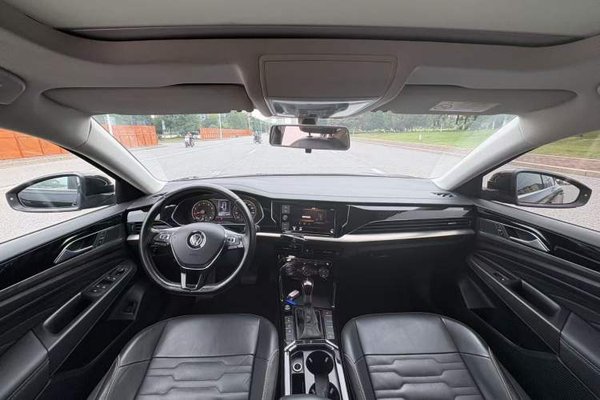 Volkswagen Passat 2019, 75300 км, за 12400 USD
