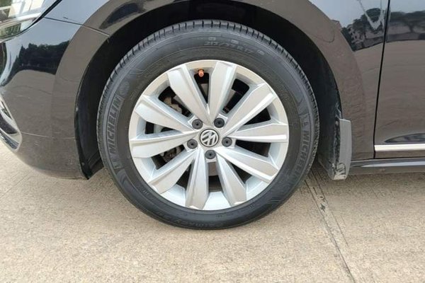 Volkswagen Passat 2019, 75300 км, за 12400 USD