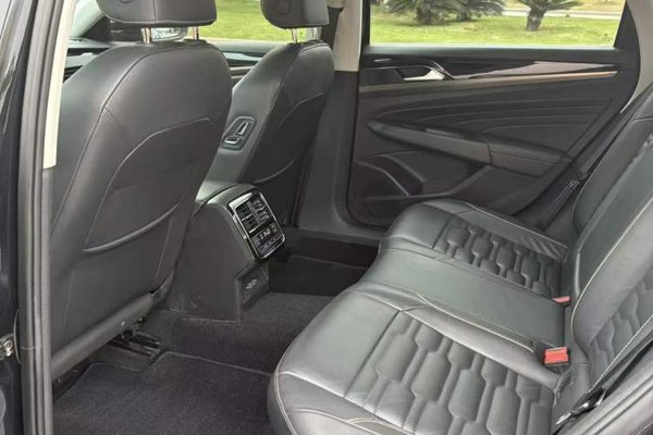 Volkswagen Passat 2019, 75300 км, за 12400 USD - фото 13