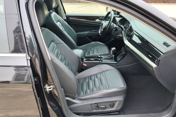 Volkswagen Passat 2019, 75300 км, за 12400 USD - фото 12