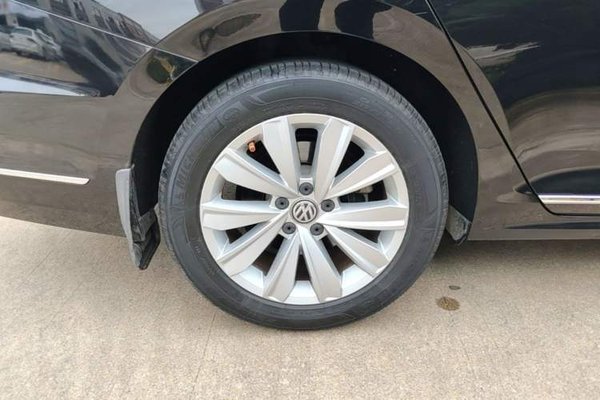 Volkswagen Passat 2019, 75300 км, за 12400 USD