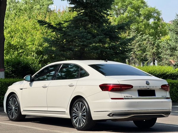 Volkswagen Passat 2019, 89700 км, за 13616 USD