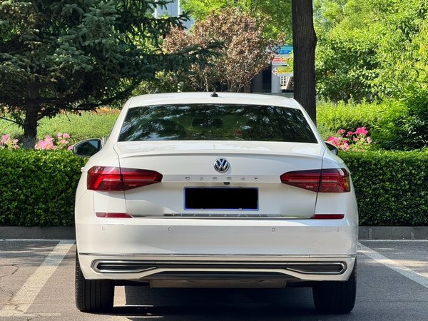 Volkswagen Passat 2019, 89700 км, за 13616 USD
